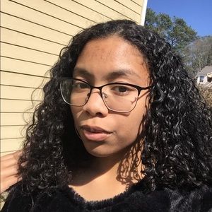 Meet your Posher, Ikia